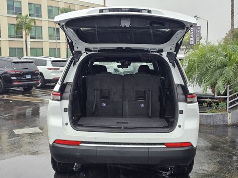 New 2025 Jeep Grand Cherokee L Laredo image 7