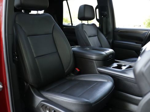 Used 2022 Chevrolet Tahoe LT w/ LT Signature Package AWD/4WD image 37