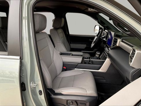 Used 2025 Toyota Tundra Limited AWD/4WD image 30