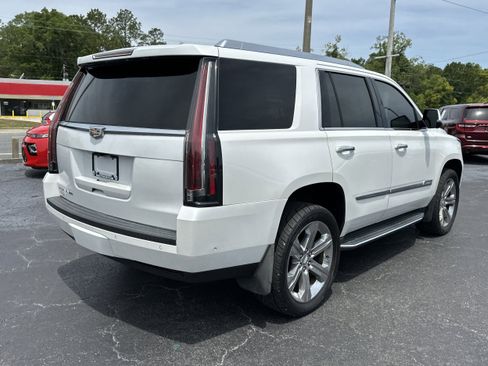 Used 2018 Cadillac Escalade Luxury AWD/4WD image 8