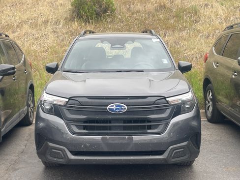 Used 2025 Subaru Forester AWD/4WD image 2