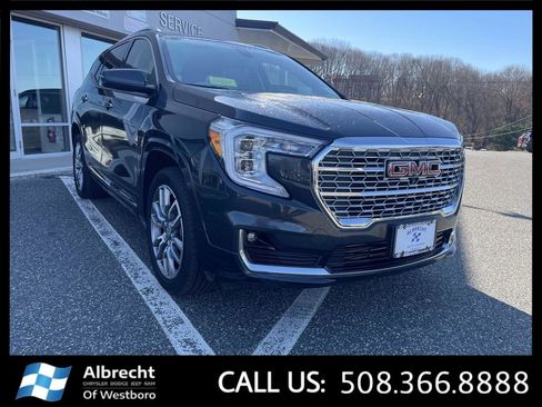 Used 2022 GMC Terrain Denali w/ Denali Premium Package AWD/4WD image 7