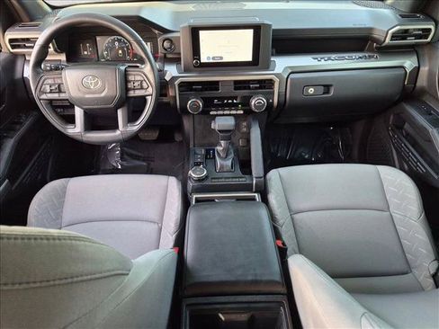 Certified 2025 Toyota Tacoma SR5 AWD/4WD image 16