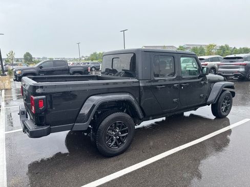 Used 2021 Jeep Gladiator Sport AWD/4WD image 4