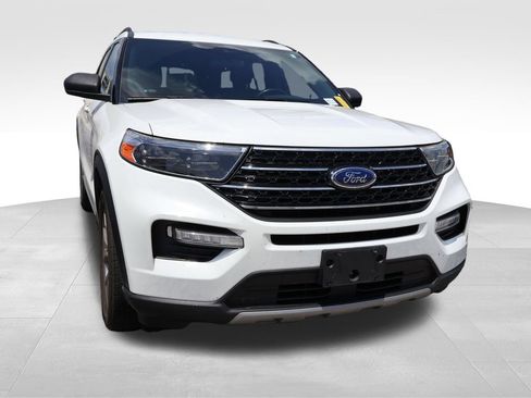 Used 2020 Ford Explorer XLT w/ Equipment Group 202A AWD/4WD image 10