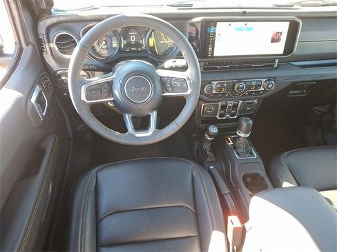 Used 2024 Jeep Wrangler Unlimited Sahara w/ Technology Group image 11