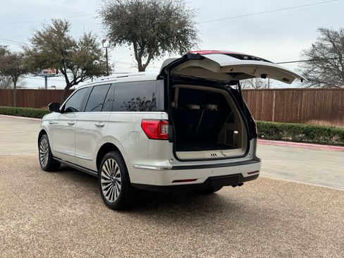 Used 2019 Lincoln Navigator Reserve image 14