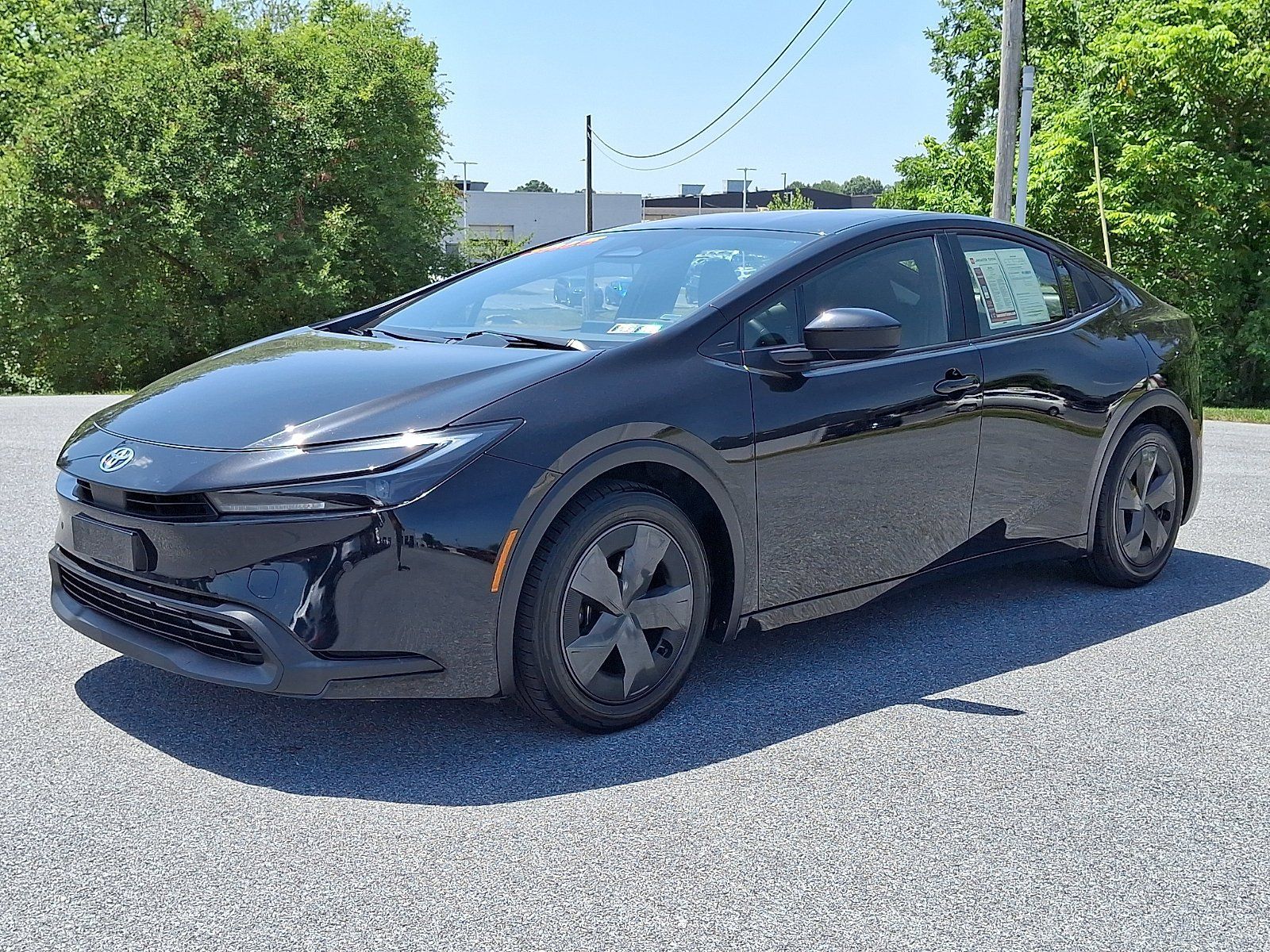 Used 2025 Toyota Prius LE FWD image 3
