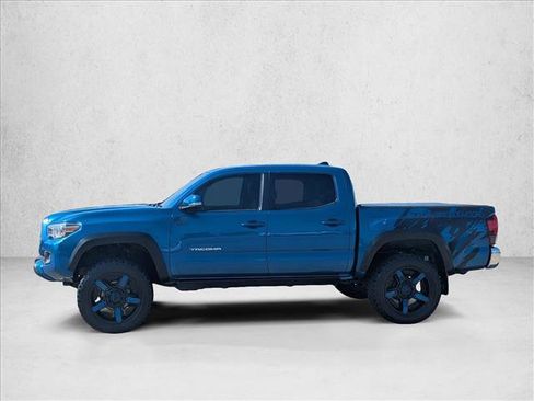 Used 2018 Toyota Tacoma TRD Off-Road image 8
