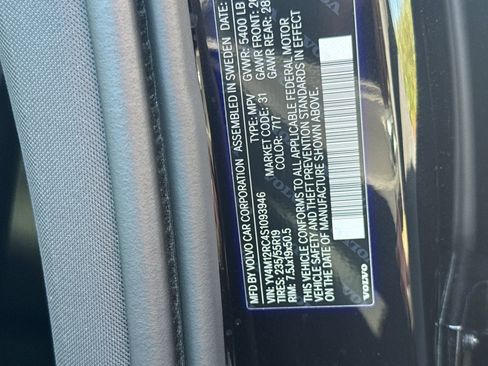 Used 2025 Volvo XC60 B5 Plus image 40