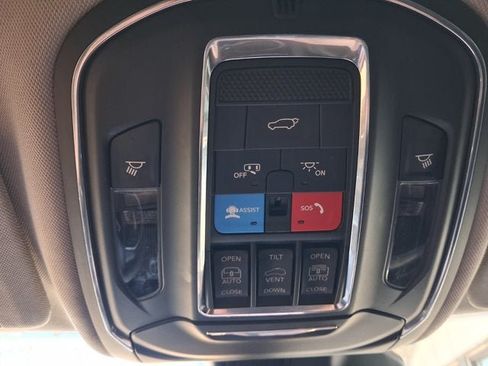 Used 2020 Jeep Grand Cherokee Altitude AWD/4WD image 4