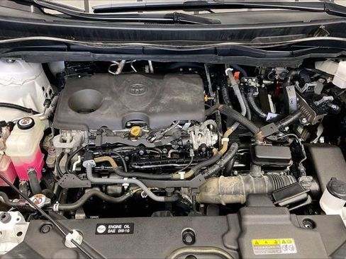Used 2022 Toyota Sienna XLE w/ XLE Plus Package FWD image 9