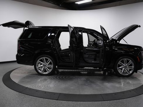 Used 2025 Cadillac Escalade Sport Platinum AWD/4WD image 15