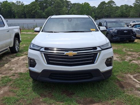 Used 2023 Chevrolet Traverse LT FWD image 2
