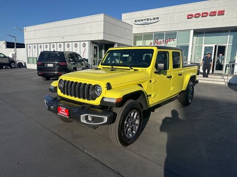 Certified 2024 Jeep Gladiator Sport image 3