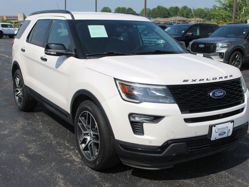Used 2019 Ford Explorer Sport w/ Equipment Group 401A AWD/4WD image 9