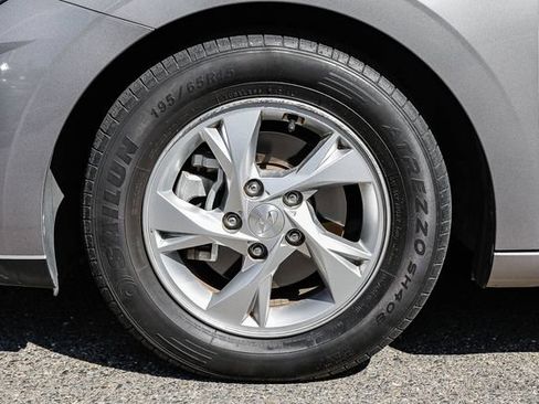 Certified 2021 Hyundai Elantra SE FWD image 11