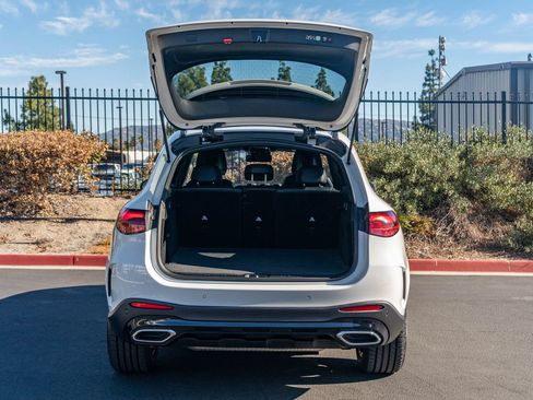 Used 2025 Mercedes-Benz GLC 300 4MATIC image 24