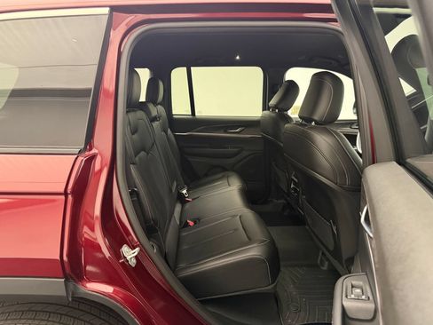 Used 2024 Jeep Grand Cherokee Limited w/ Trailer Tow Package AWD/4WD image 29