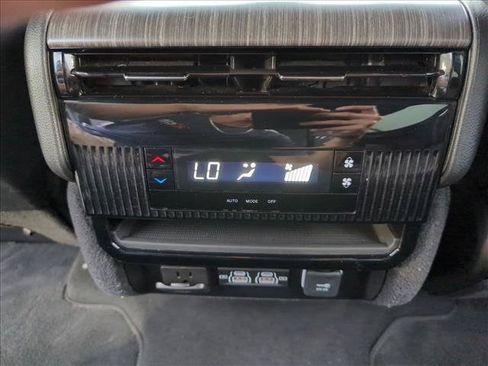 Used 2024 Jeep Wagoneer L Series II RWD image 16