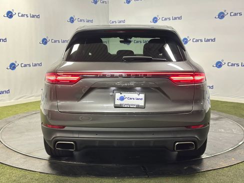 Used 2022 Porsche Cayenne AWD/4WD image 2