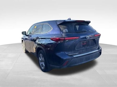 Used 2021 Toyota Highlander LE image 3