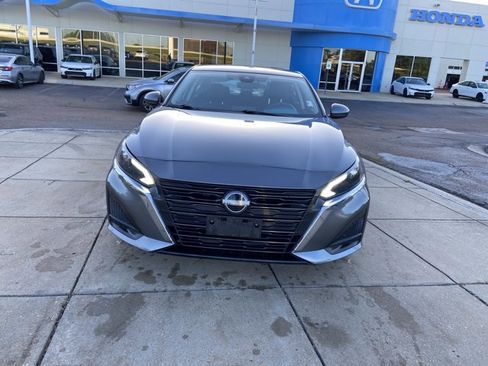 Used 2023 Nissan Altima 2.5 SV image 3