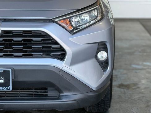 Used 2019 Toyota RAV4 XLE w/ Carpet Mat Package image 5