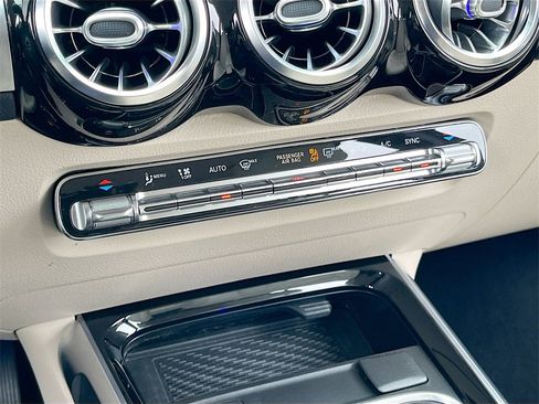 Used 2021 Mercedes-Benz GLB 250 image 15