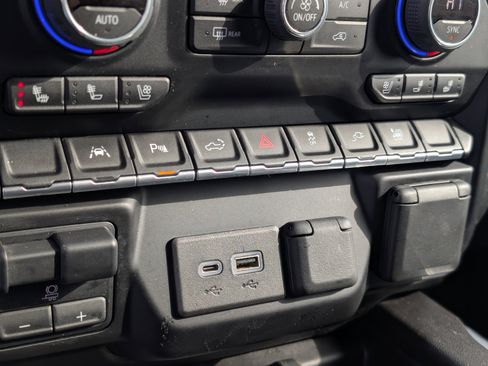 Used 2022 Chevrolet Silverado 1500 High Country image 24