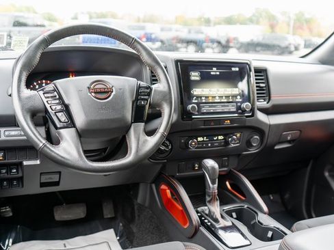 Used 2022 Nissan Frontier PRO-4X w/ Technology Package image 11