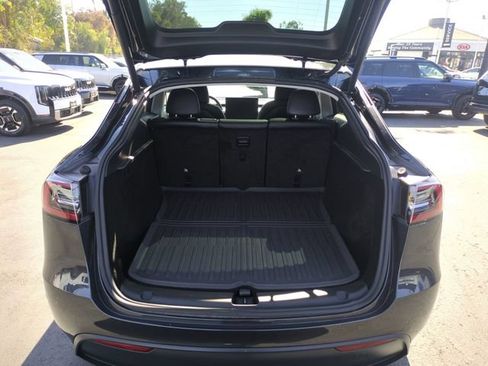 Used 2025 Tesla Model Y Long Range RWD image 31