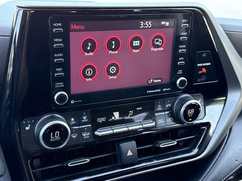 Used 2021 Toyota Highlander XLE FWD image 26