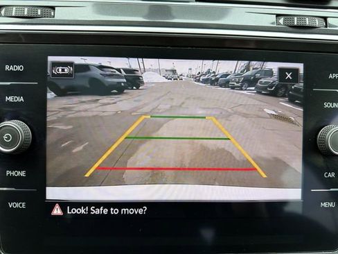 Used 2021 Volkswagen Tiguan SE image 19