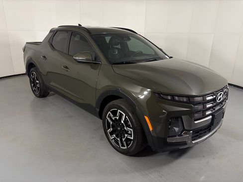 Used 2025 Hyundai Santa Cruz Limited AWD/4WD image 2