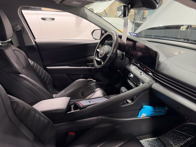 Used 2025 Hyundai Elantra Limited FWD image 2