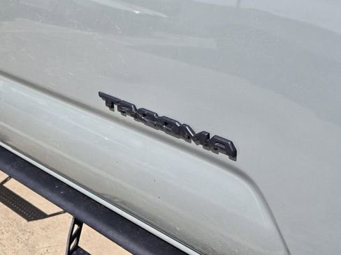 Used 2022 Toyota Tacoma TRD Off-Road w/ Technology Package AWD/4WD image 5