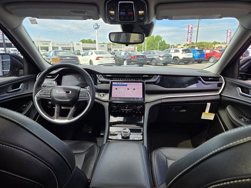 Used 2023 Jeep Grand Cherokee 4WD 4xe image 33