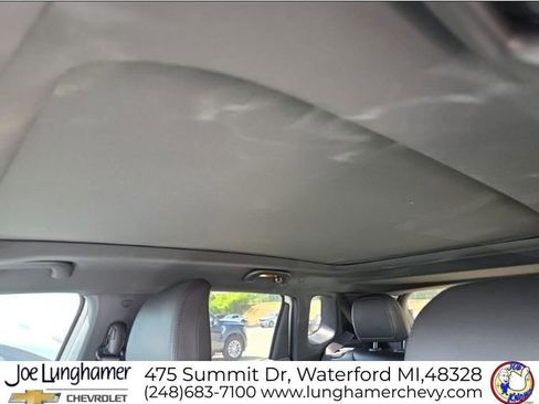 Used 2024 Jeep Compass Latitude w/ Sun and Sound Group AWD/4WD image 8