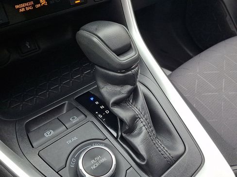 Used 2022 Toyota RAV4 XLE w/ Convenience Package image 30