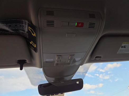 New 2025 Volkswagen Taos SE image 24