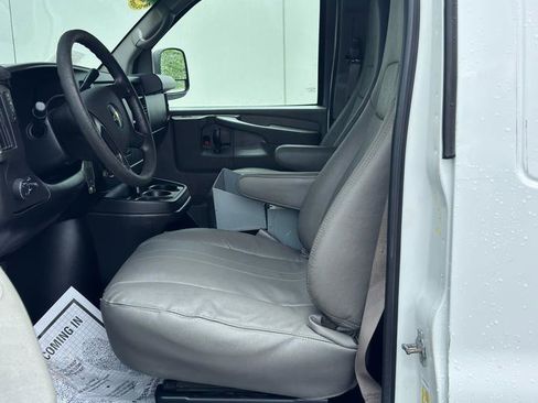 Used 2011 Chevrolet Express 1500 RWD image 16
