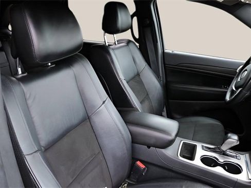 Used 2018 Jeep Grand Cherokee Altitude image 19