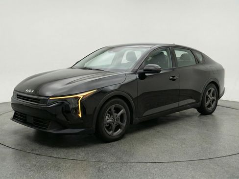 Used 2025 Kia K4 FWD image 3