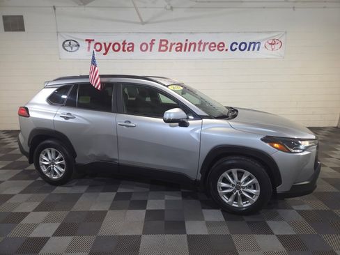 Certified 2022 Toyota Corolla Cross LE image 1