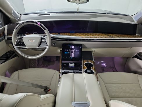 Used 2025 Cadillac Escalade Sport Platinum image 11