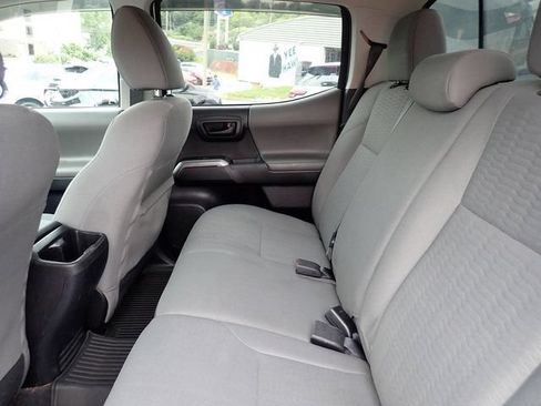 Used 2018 Toyota Tacoma SR5 AWD/4WD image 12