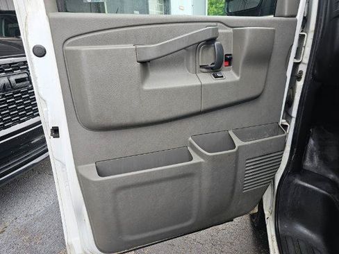 Used 2018 Chevrolet Express 2500 w/ Driver Convenience Package RWD image 18