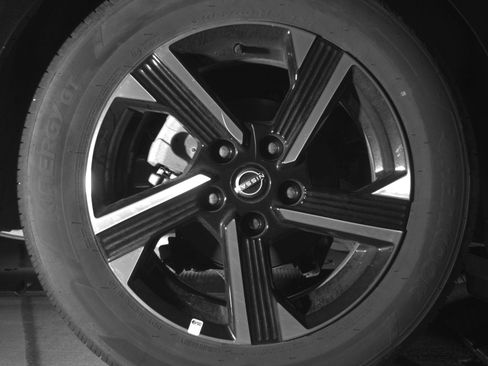 Used 2025 Nissan Sentra SV FWD image 15