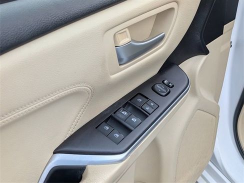 Used 2015 Toyota Camry image 13